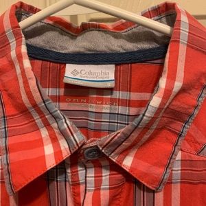3/$20 Men’s Omni wick casual button shirt